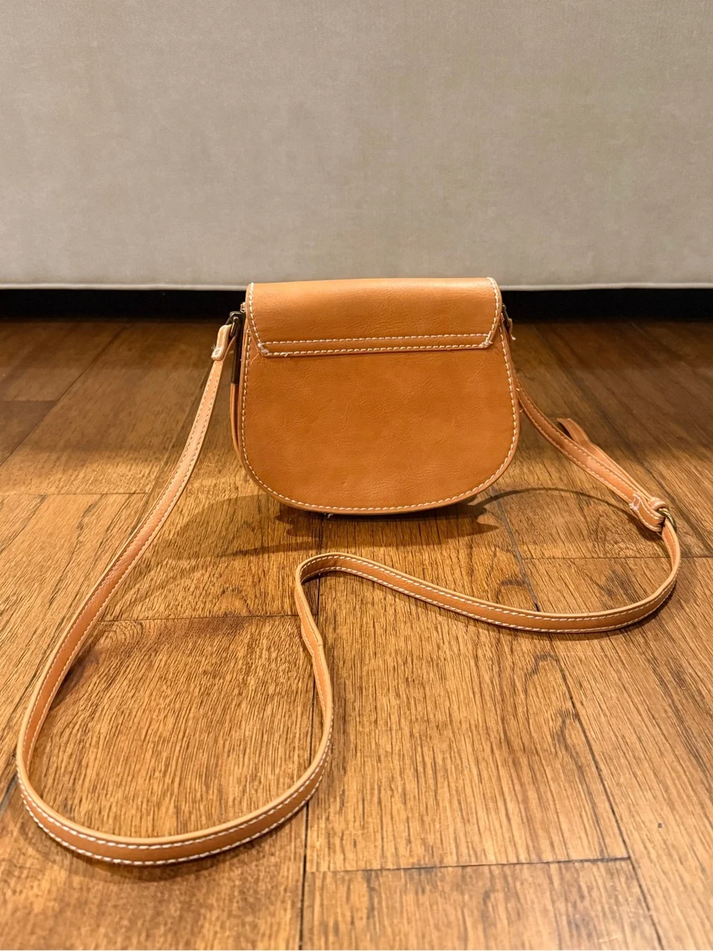 Universal Thread Tan Crossbody Saddle Bag with Contrast Stitching